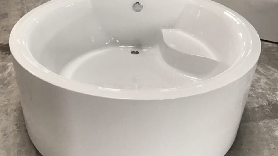 20261021-outdoor-bathtubs.jpg