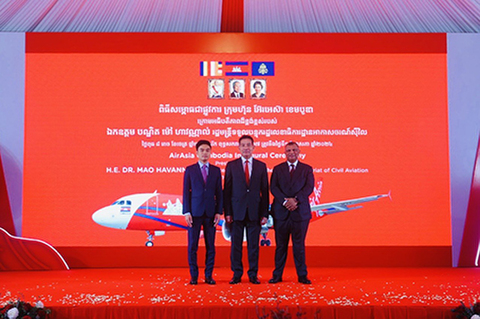 0510airasia1-w.jpg