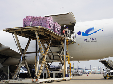 0829cargo-w.jpg