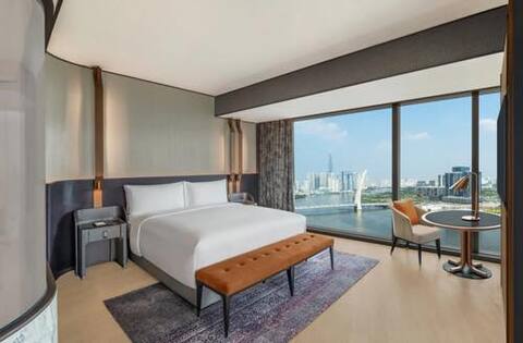0408hilton-saigon-w.jpg