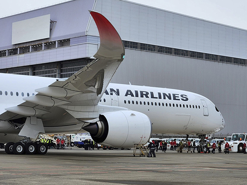 0502jal-w.jpg