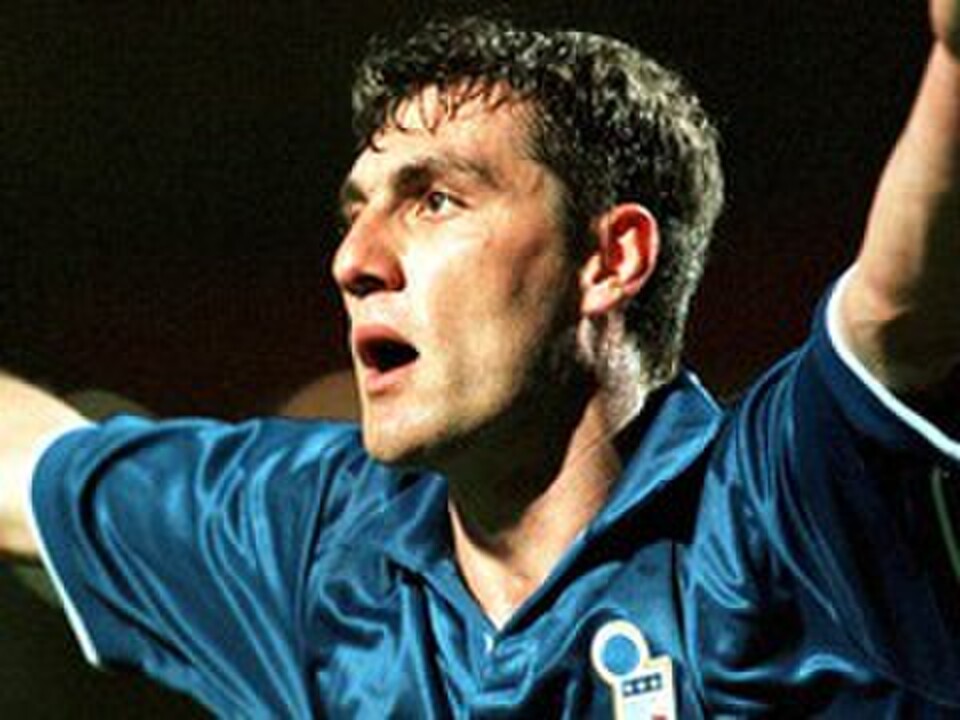 クリスティアン・ヴィエリの全盛期はまさに無双 相手DFを圧倒する問答