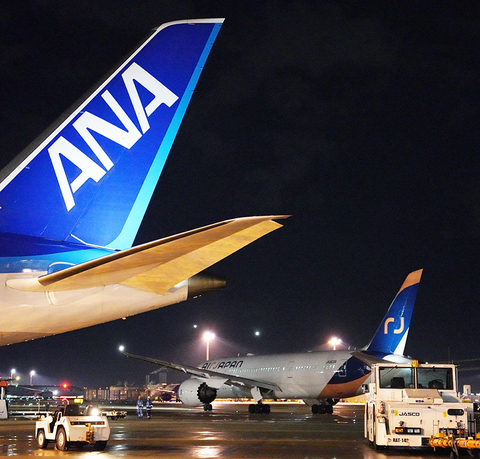 0604airjapan1-w.jpg