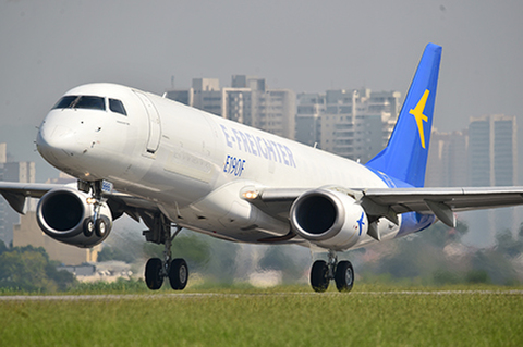 0409embraer1-w.jpg
