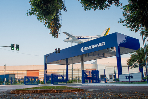 0823embraer-w.jpg