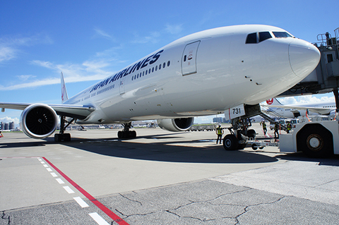 0404jal-feb-w-1.jpg