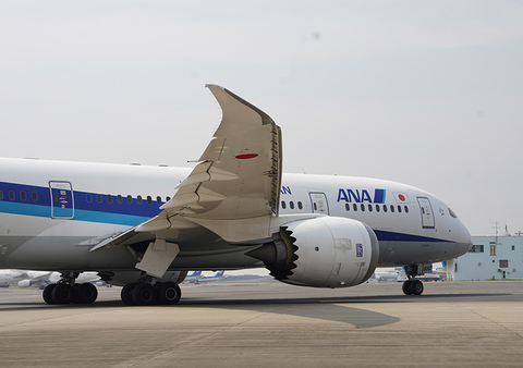 0820ana-w.jpg